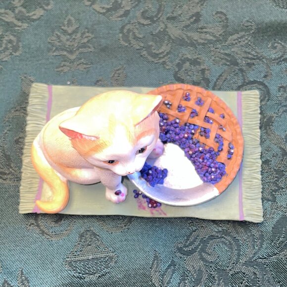 Like New Lenox American by Design "The Blueberry Pie Caper" Cat Figurine - Picture 3 of 9